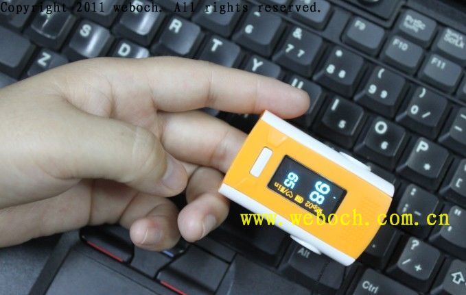 安全、省事:完全沒有交叉感染的可能,因為不需要出血;免去了排隊等候檢查的繁瑣,隨時隨地檢查自己的身體狀況:血氧儀有什么作用 血氧儀有什么作用